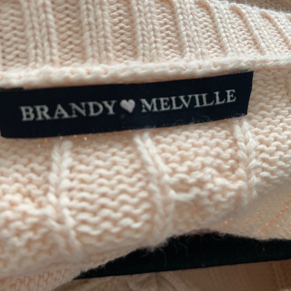 Brandy Melville Olivia Knit sweater - Picture 2 of 3